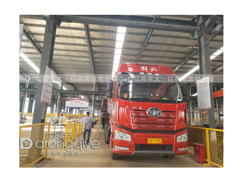 公交候車亭裝車圖